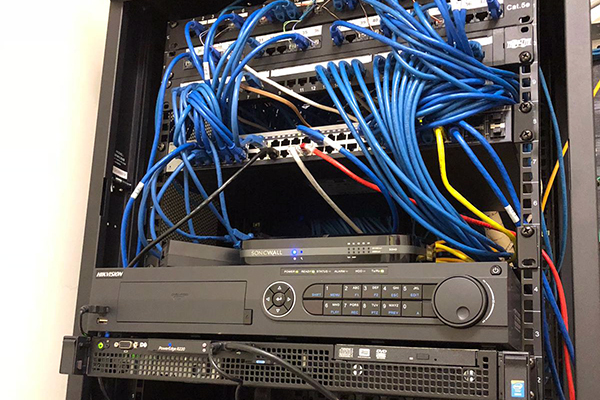 Instalación de equipos para red de datos, audio y vídeo vigilancia
