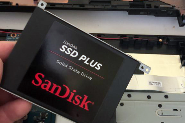 Listos para instalar este SSD en una laptop